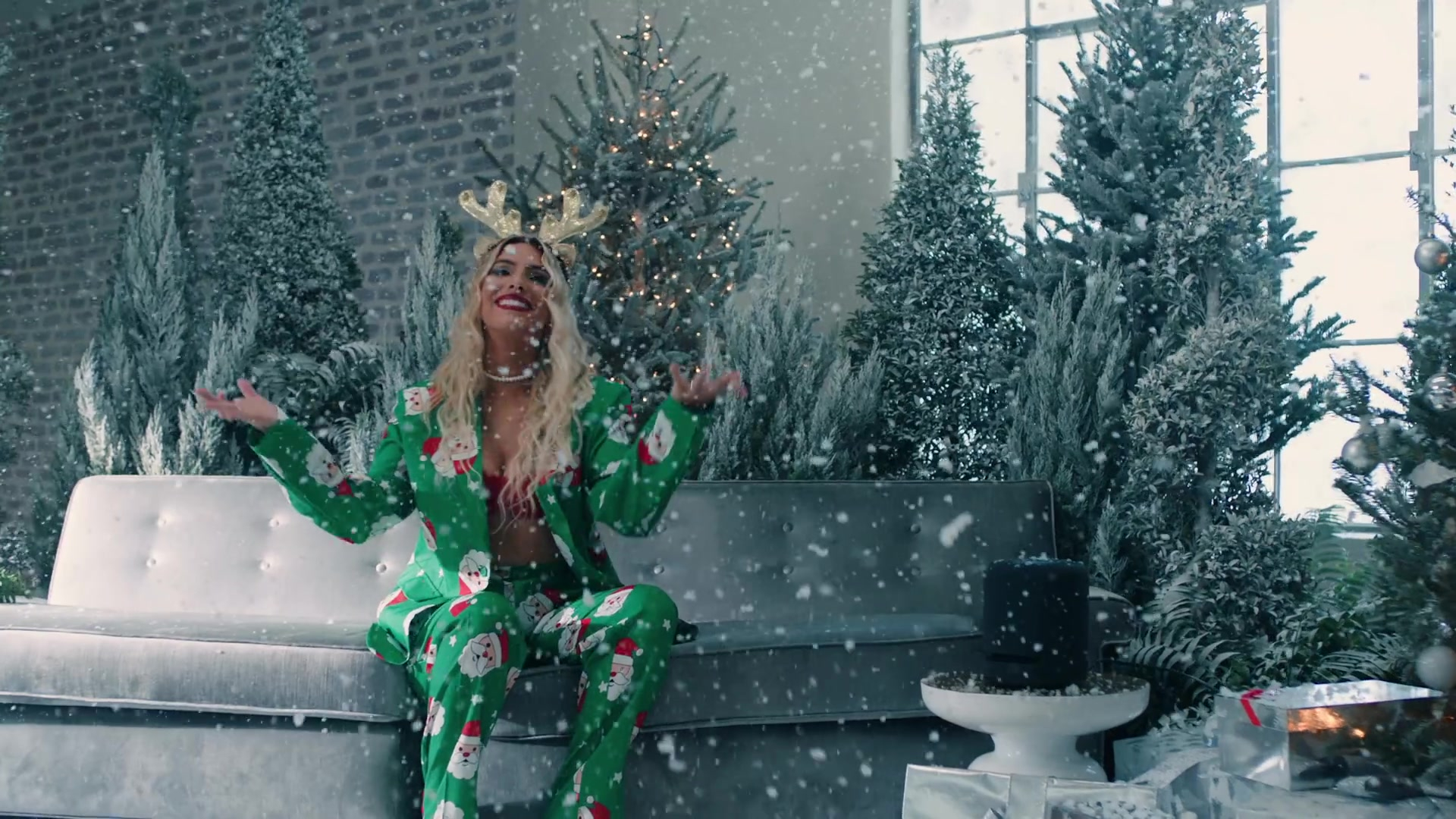 Lele Pons - Let it Snow (Navidad, Navidad, Navidad)